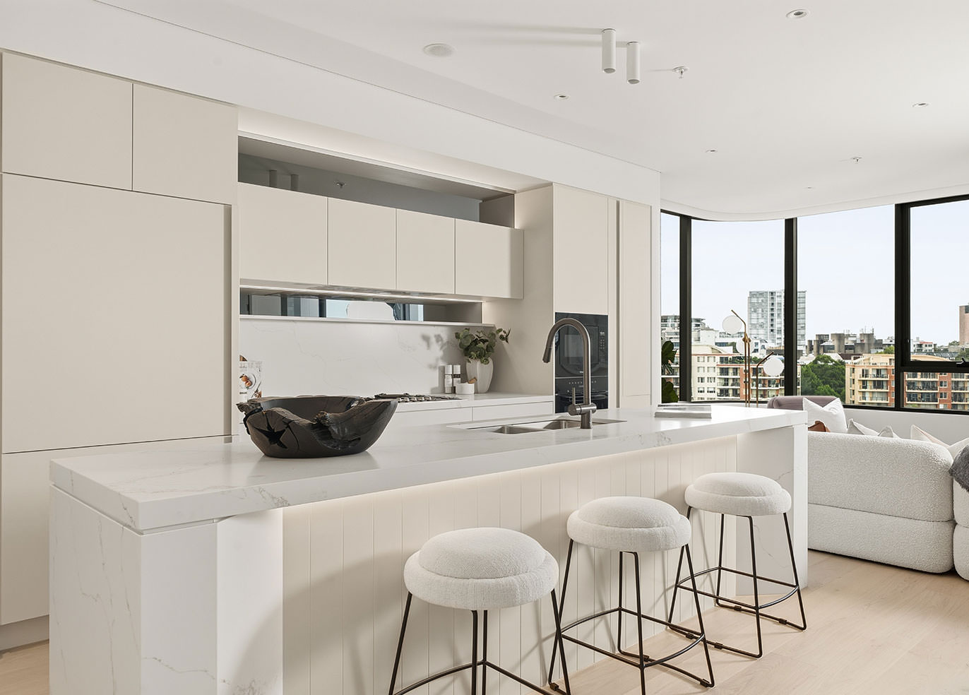 Audrey-St-Leonards-TiffanyCollection-kithcen-3