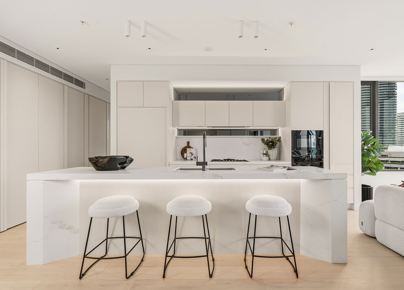 Audrey-St-Leonards-TiffanyCollection-kithcen-4